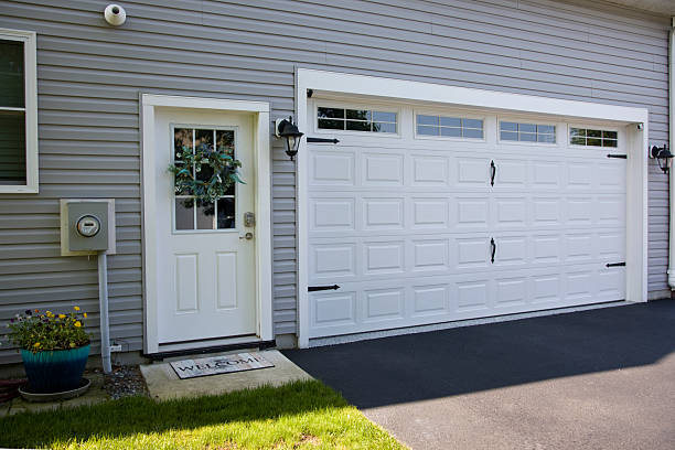 24/7 Emergency Garage Door Panel Replacement experts in Shadybrook, TX